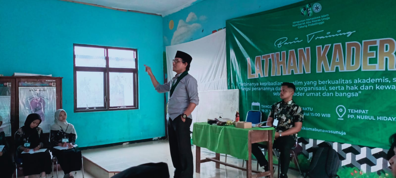 Ponirin Mika Buka Wawasan Peserta Latihan Kader HMI dengan Materi Sejarah Peradaban Islam