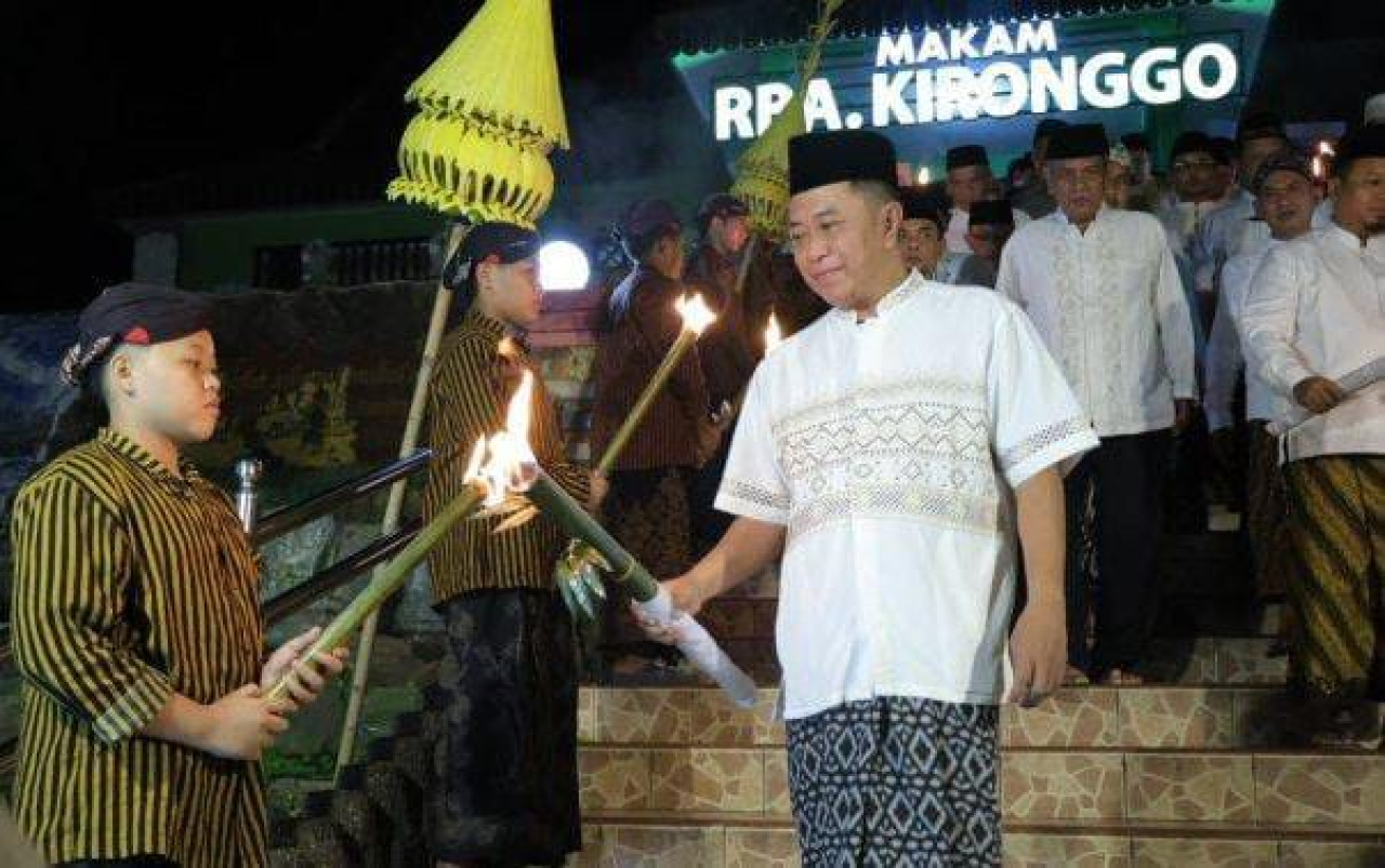 Bupati Bondowoso Pimpin Festival Obor: Sambut Muharram dengan Doa dan Cahaya