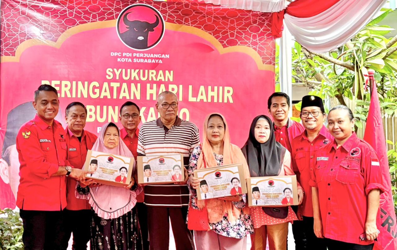 Peringati Hari Lahir Bung Karno, PDIP Surabaya Salurkan Ratusan Sembako ke Warga