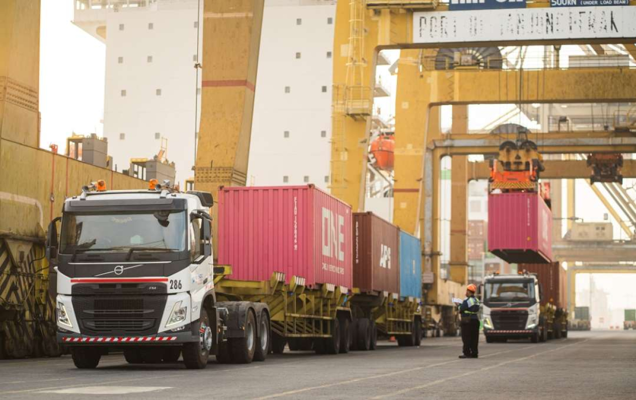 Pelindo Catat Arus Peti Kemas Ekspor Impor Semester 1 Tumbuh 13,64 Persen