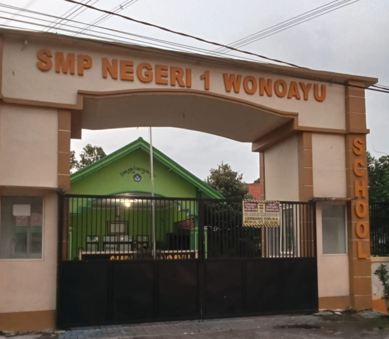 Orang Tua Siswa SMPN 1 Wonoayu Keluhkan Pengadaan Seragam yang Dinilai Tidak Transparan