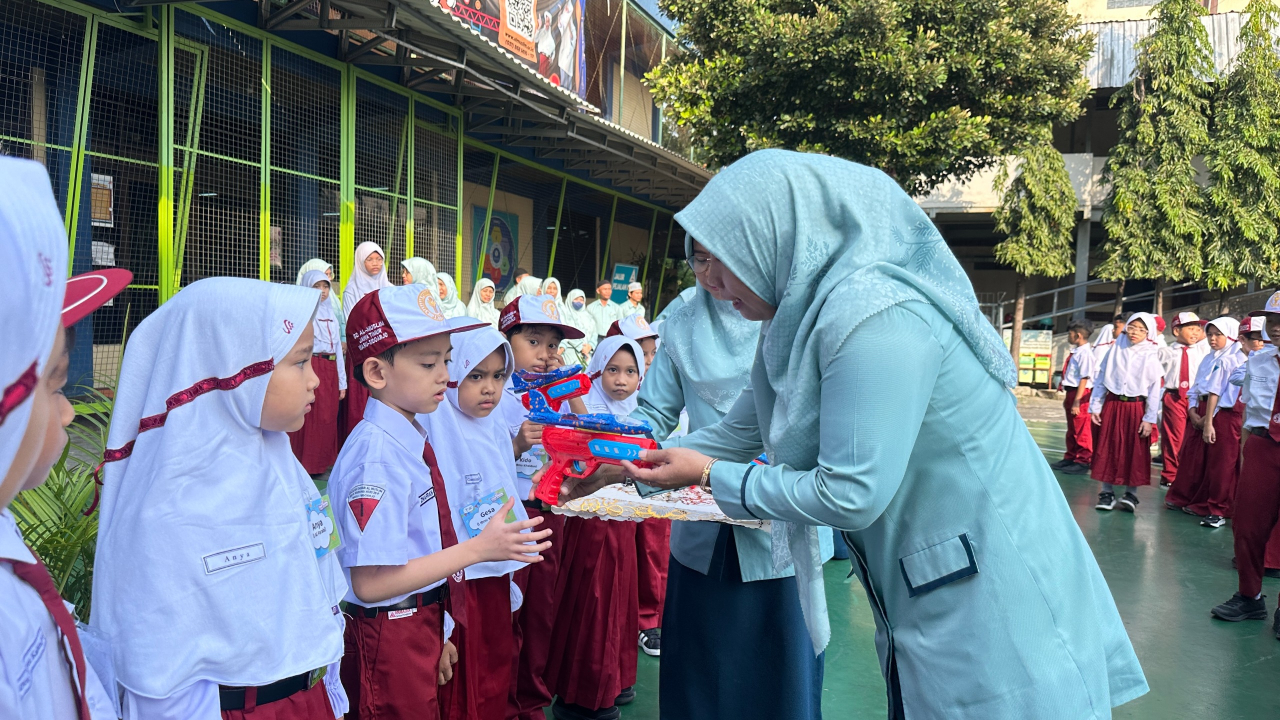 MPLS SD Al Muslim Sidoarjo Ajak Siswa Berani Bermimpi Besar Sejak Dini