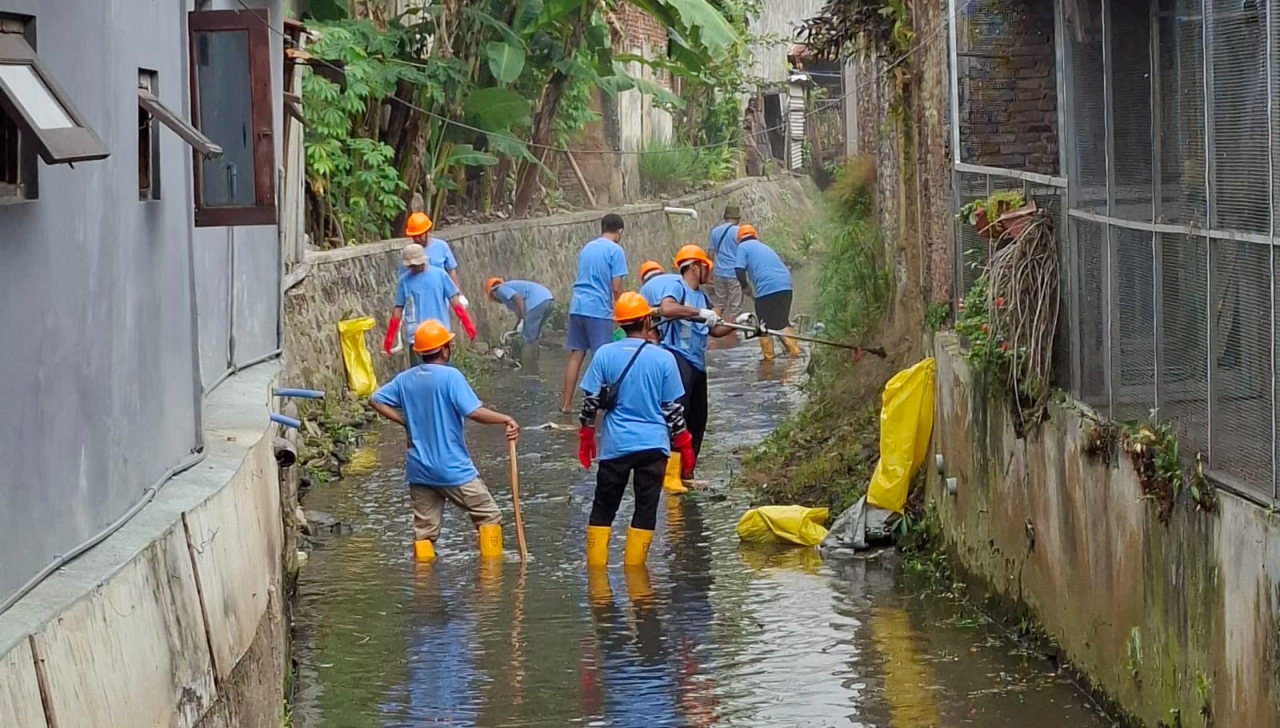 PT. HM Sampoerna Tbk Plant Blimbing Malang, Laksanakan Kegiatan Gerakan Angkat Sampah dan Sedimen