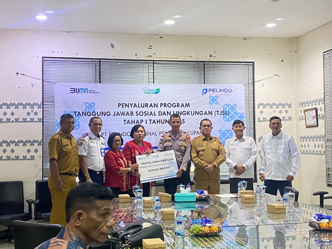 PT Pelindo Terminal Petikemas Salurkan Bantuan CSR untuk Sarana Ibadah dan Pendidikan di NTT