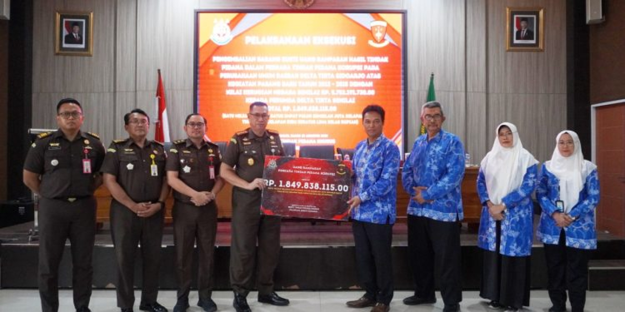 Kejari Sidoarjo Serahkan Rp1,8 Miliar ke Perumda Delta Tirta dari Kasus Korupsi Pasang Baru