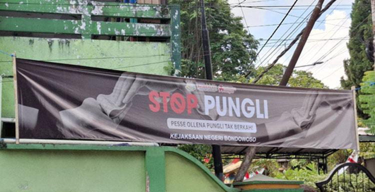 Kejari Bondowoso Tegas Lawan Pungli di Sekolah, Spanduk “STOP PUNGLI” Dipasang di Titik Strategis
