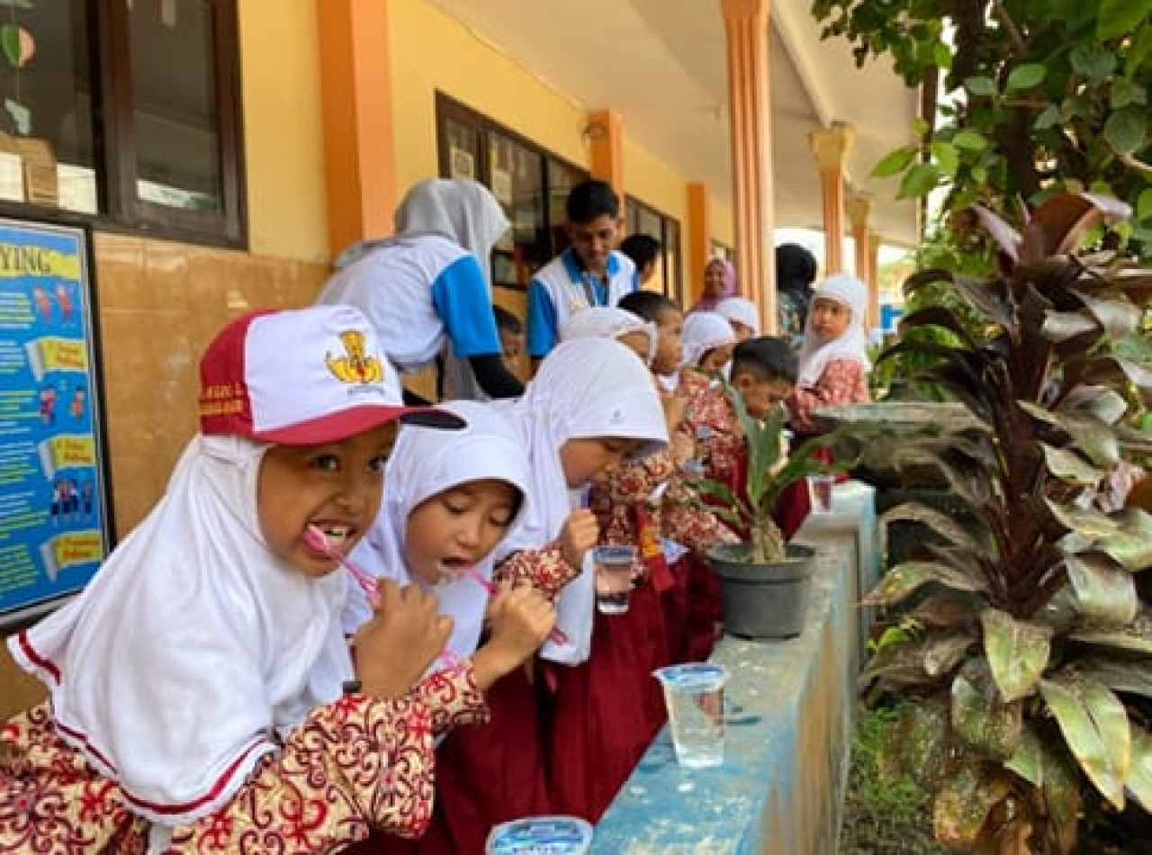 Mahasiswa Unitri Ajak Anak SD Jaga Kesehatan Gigi Melalui Lagu dan Gerak