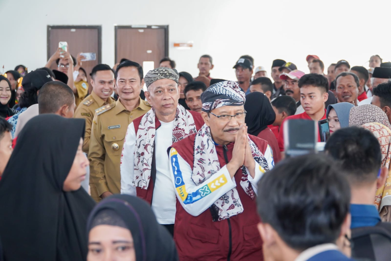 Gus Ipul dan Agus Jabo Kunjungi Sekolah Rakyat di Brondong Lamongan