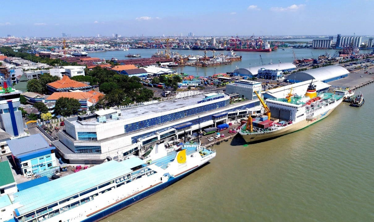 Arus Penumpang Tanjung Perak Tembus 1 Juta, Kapal Pesiar Jadi Magnet Baru