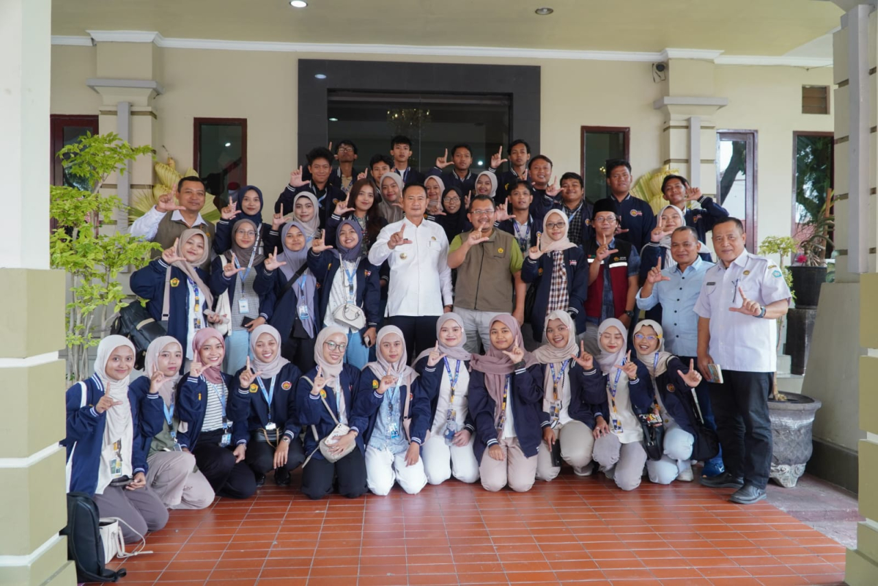 Didampingi Korda KAUJE Lamongan, KKN Unej Disambut Hangat Bupati Lamongan