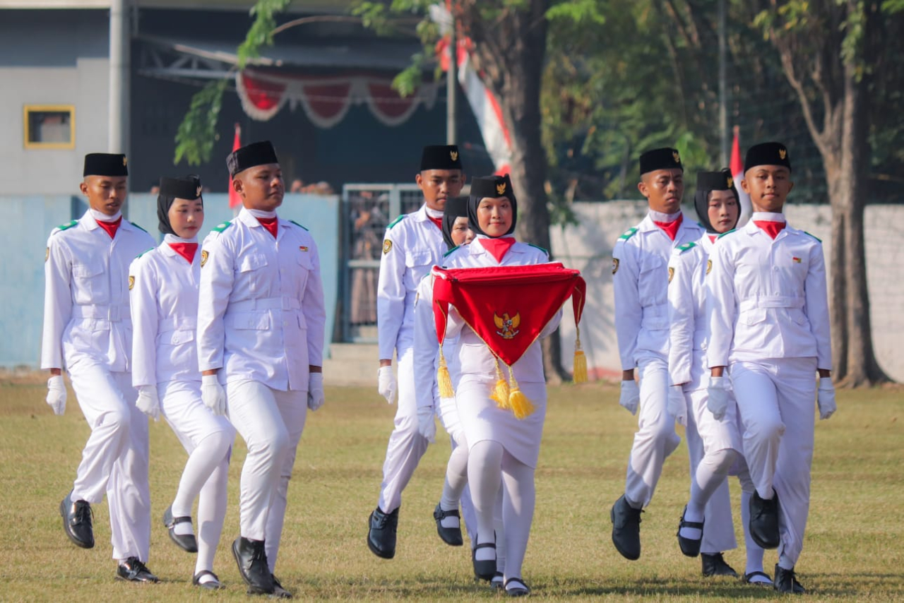 Siswi SMA Al Muslim Terpilih Jadi Pembawa Baki Paskibra Kecamatan Waru