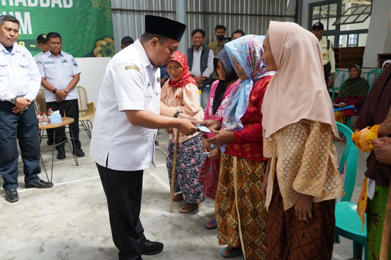 Sentuhan Pemerintah, 7.566 Buruh Rokok Bondowoso Terima BLT Dana Cukai