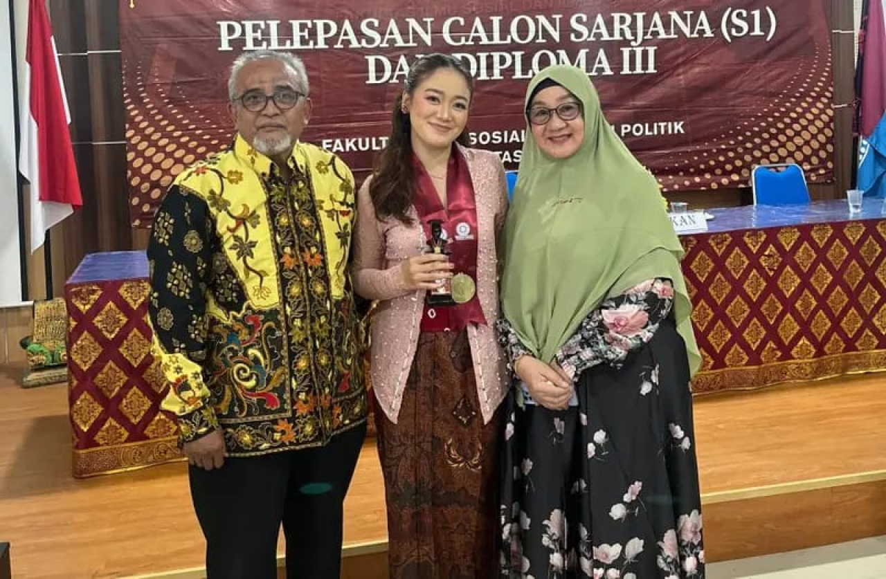 Wisuda Udayana: Shinta Rella Raih Lulusan Terbaik, Sang Ayah Feri Is Mirza Sampaikan Pesan Haru