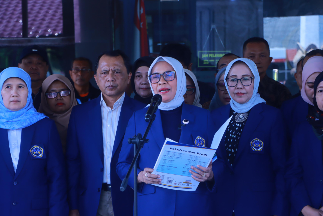 Unitomo Serukan Persatuan: “Mahasiswa Garda Depan Demokrasi”