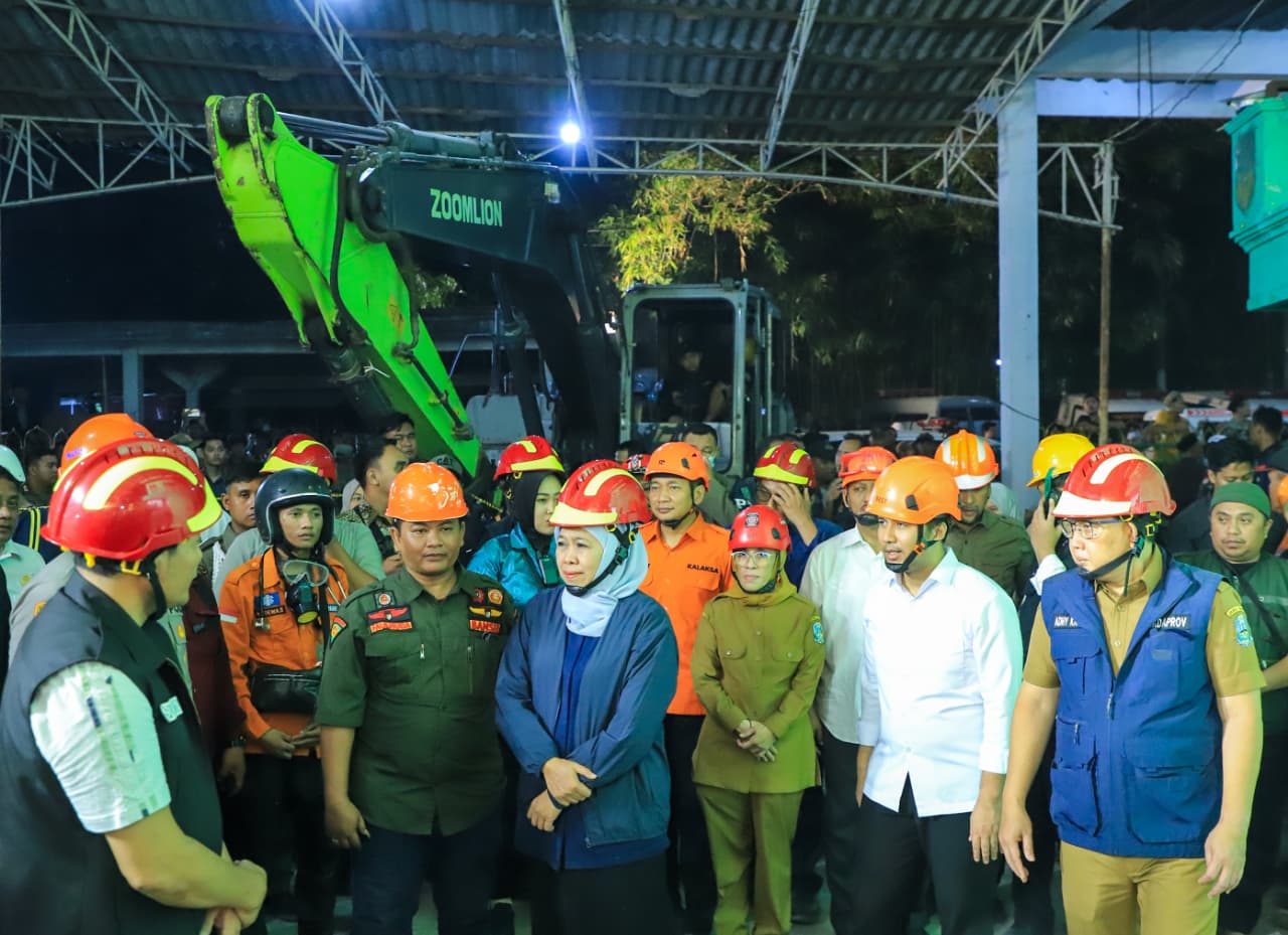 Gubernur Khofifah: Maksimalkan Evakuasi Korban Ambruknya Musholla Ponpes Al-Khoziny Sampai Tuntas