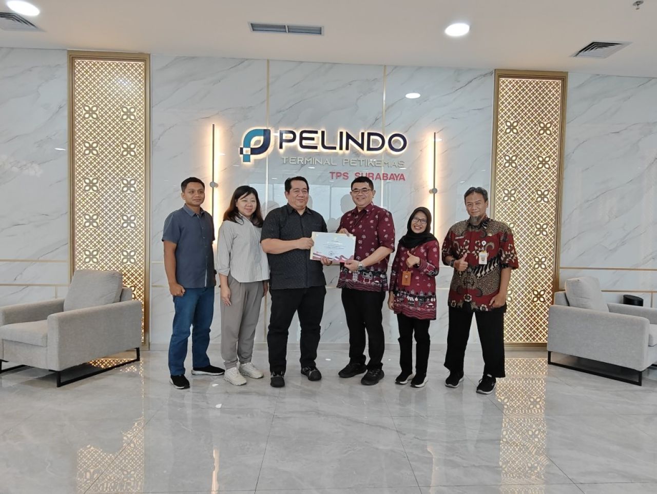 Patuh dan Disiplin, TPS Dinobatkan Jadi Wajib Pajak Teladan Surabaya