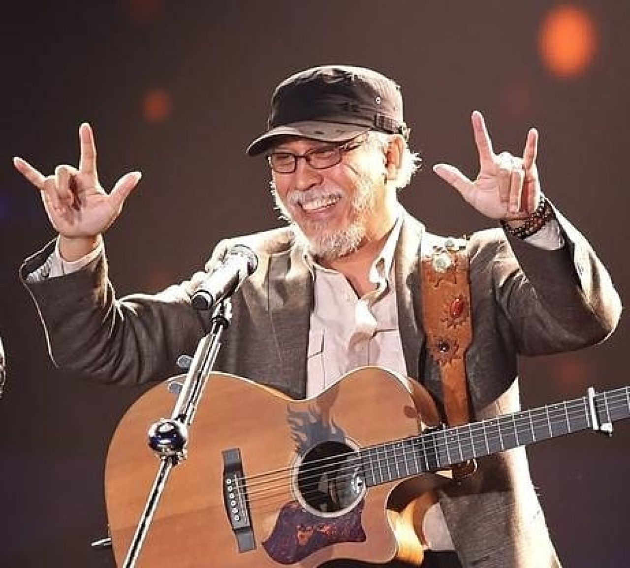 Analisa Lirik Pesawat Tempurku, Dari Senyum Manis ke Jeritan Uang