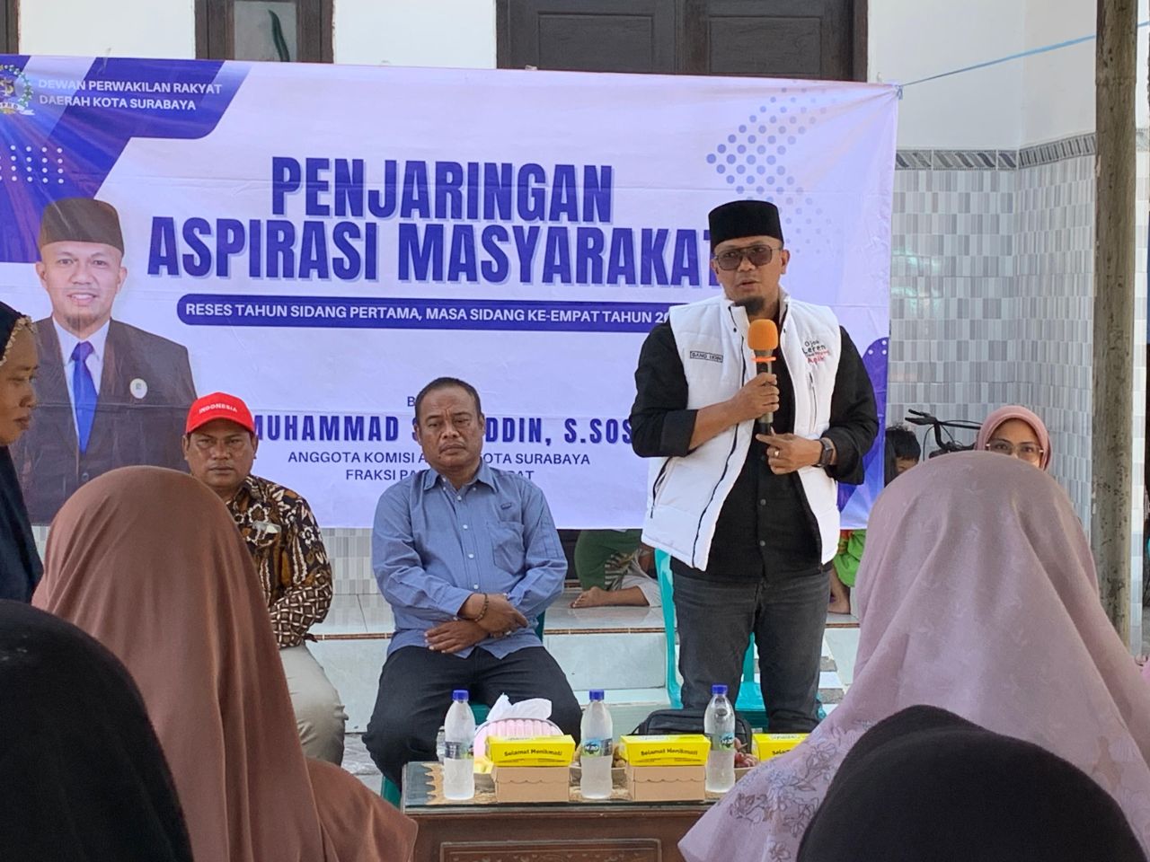 Warga Semampir Wadul ke Legislator Demokrat: Air PDAM Cuma Mengalir Tengah Malam