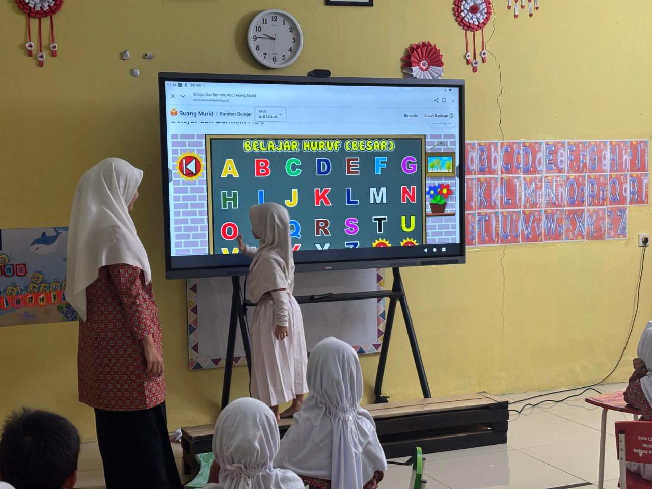 Hardiknas 2025: Program Digitalisasi Pembelajaran Resmi Dimulai