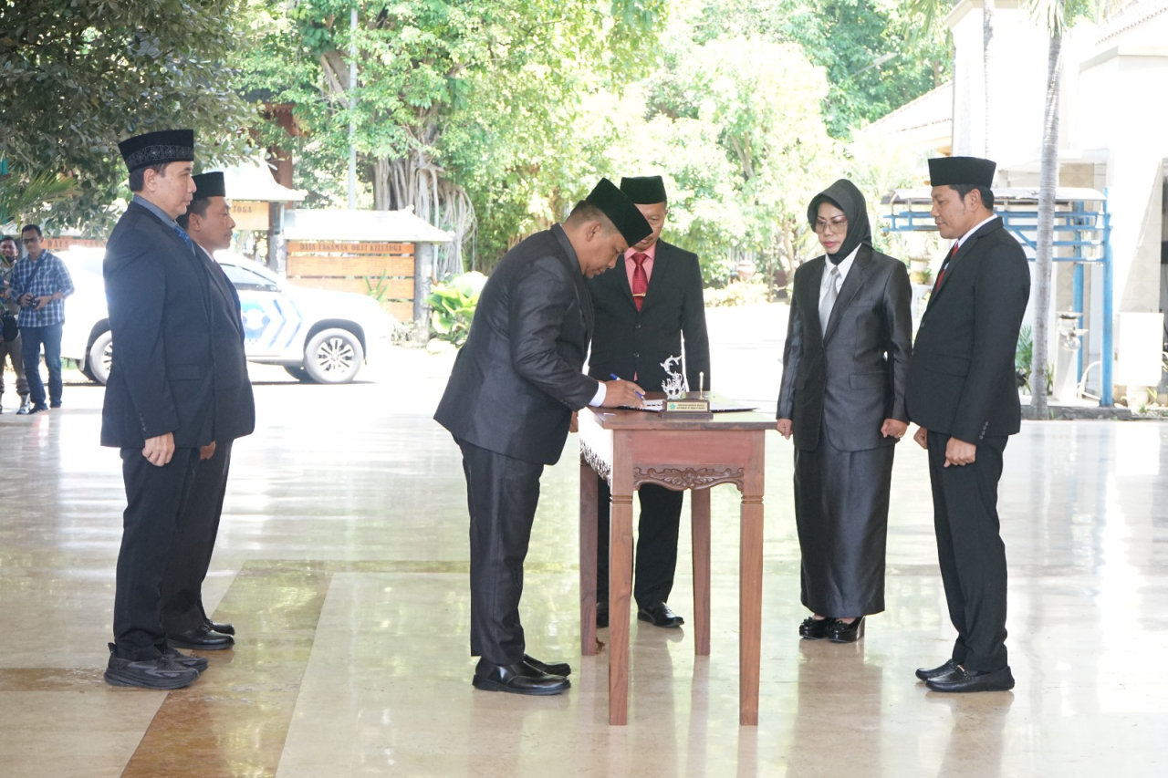 Bupati Sidoarjo Lantik 61 Pejabat, Subandi Tekankan Integritas dan Pelayanan Publik