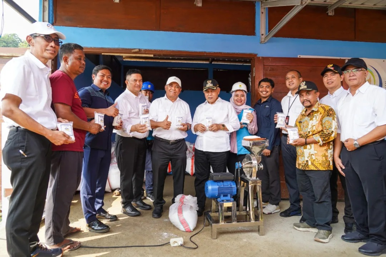 Dosen FPIK UB Perkenalkan Teknologi CDM dan Serahkan Mesin Pengolah Garam, Dihadiri Bupati Malang dan Direktur PT Garam