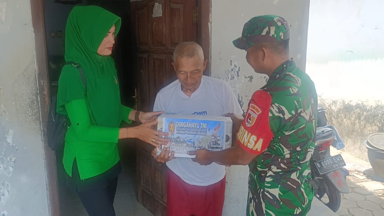 Bakti Sosial Prima HUT TNI ke-80, Koramil Pesantren Bagikan 80 Paket Sembako
