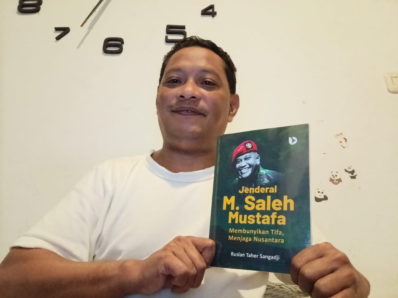 Ruslan Sangadji Luncurkan Buku Jenderal M. Saleh Mustafa: Membunyikan Tifa, Menjaga Nusantara