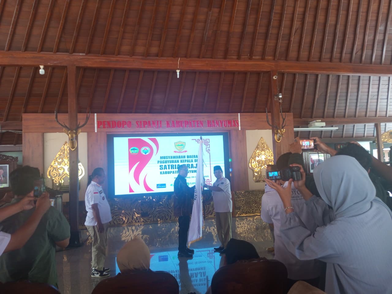 Saifuddin Kembali Pimpin Satria Praja Banyumas, Bupati Harap Kades Tetap Solid Bangun Desa