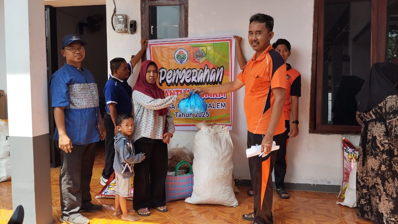 Berdayakan UMKM, Pemdes Pondokdalem Berikan Bantuan Usaha.