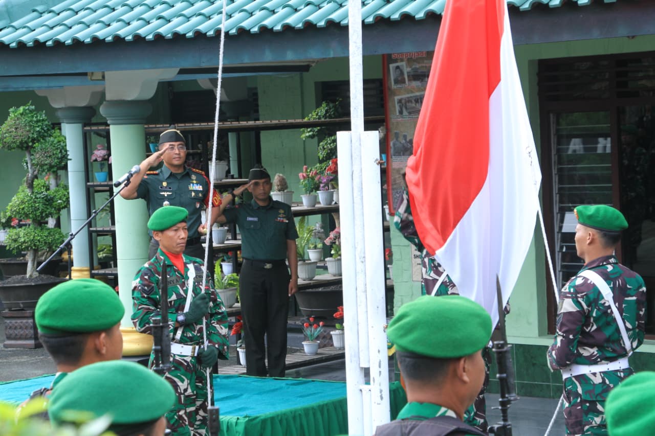 Pimpin Upacara Bendera 17-an, Komandan Kodim 0808/Blitar Bacakan Amanat KASAD