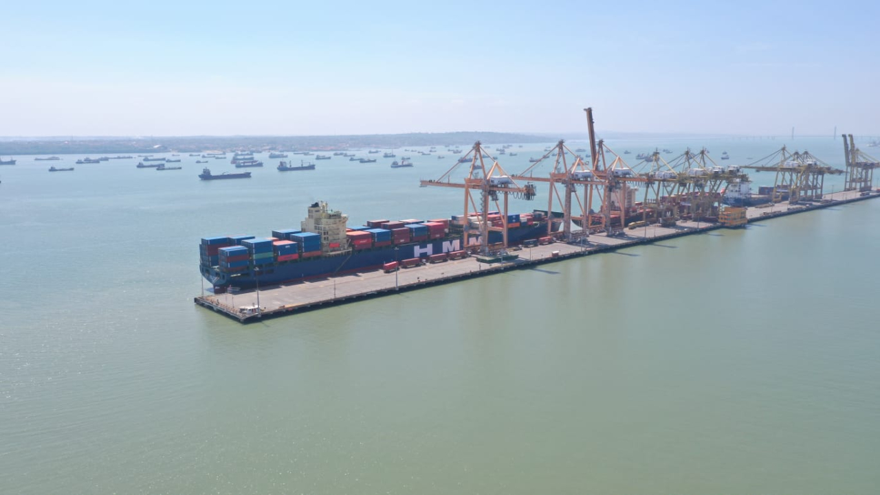 Arus Peti Kemas Internasional TPS Pada Bulan Oktober 2025 Tetap Tumbuh