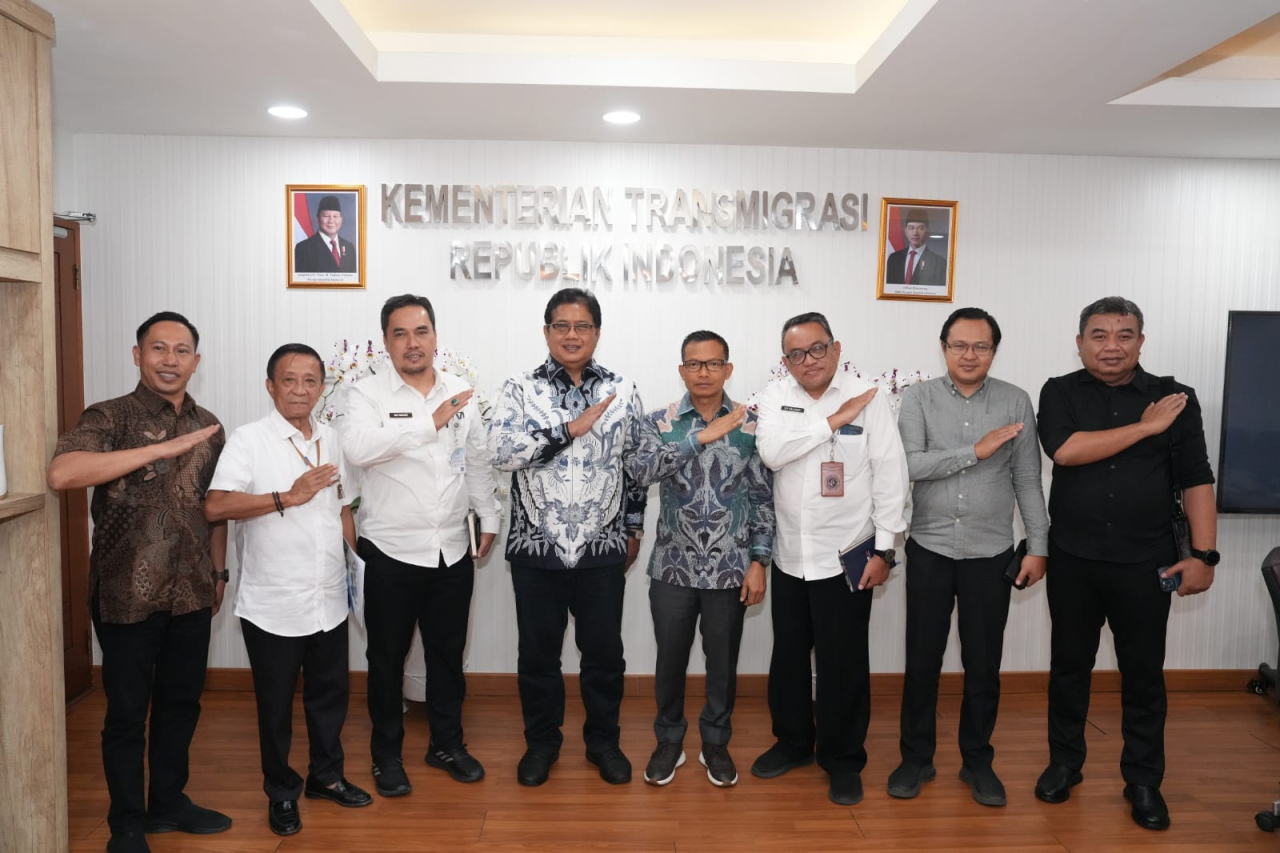 Bertemu Bupati H. Samsul Mahmud, Wamen Viva Yoga Terus Pantau Dinamika Transmigrasi di Polman