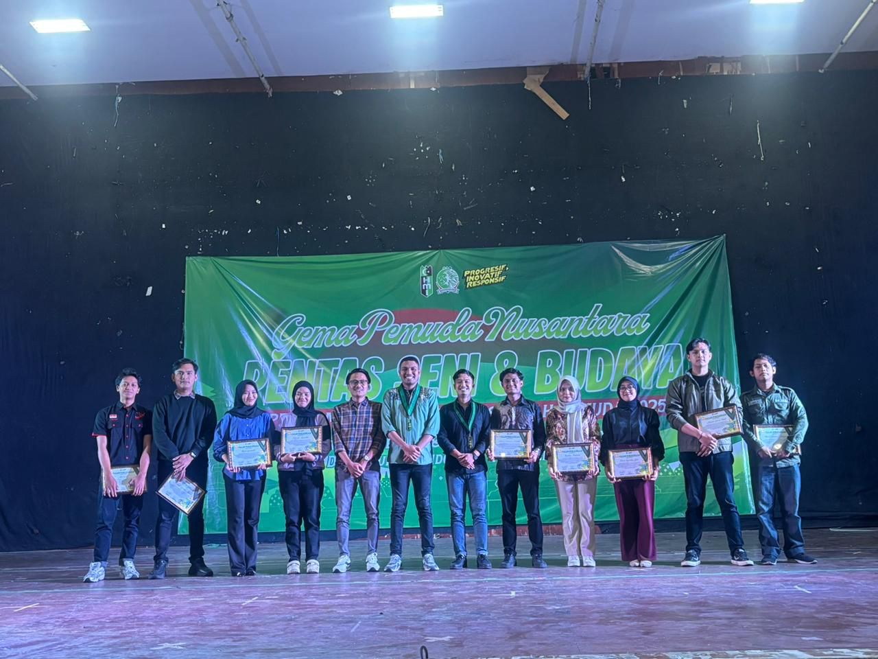 HMI Cabang Malang Berikan Penghargaan Kader Berprestasi 2025 di Agenda Pentas Seni & Budaya