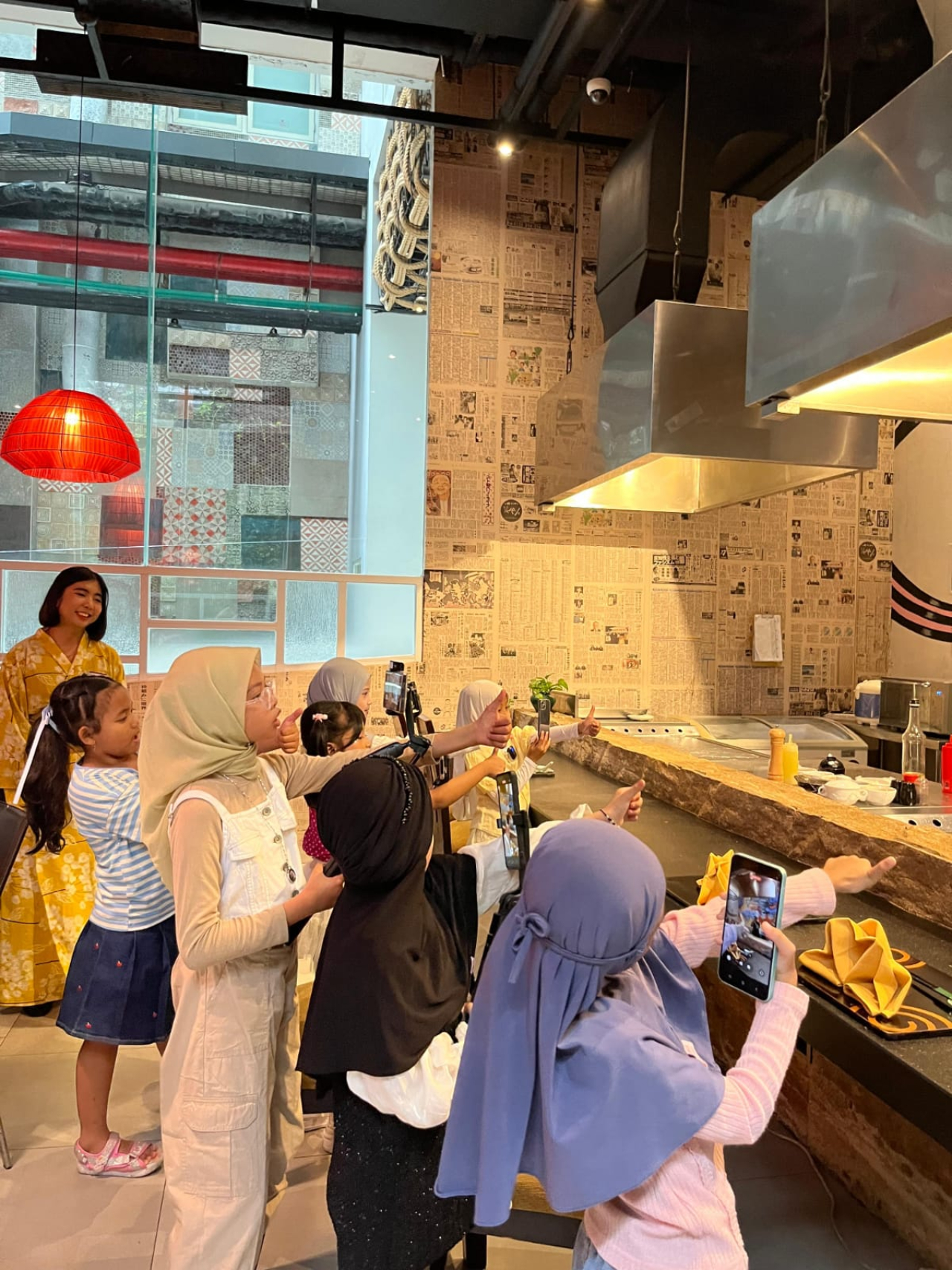 Praktek Ng-Vlog, ABG Dan Manula Membaur Seru