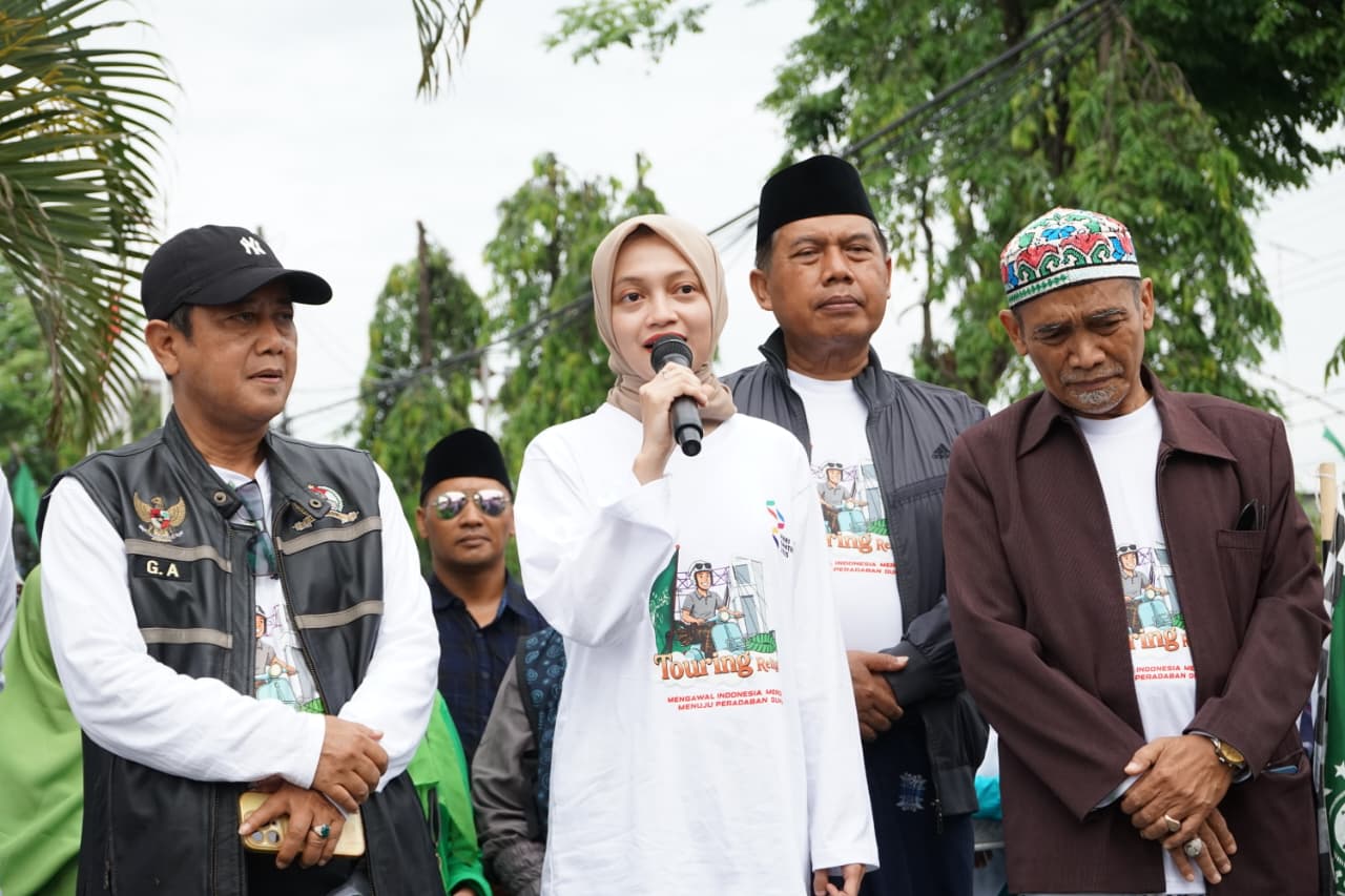 Mbak Wali Ajak Ratusan Bikers Touring Religi Bersarung, Rayakan Hari Santri Nasional di Kediri dengan Cara Unik