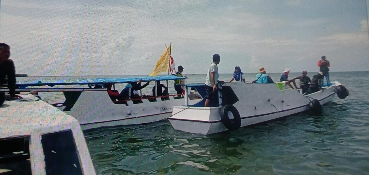 Nelayan Kangean Gelar Aksi di Laut Tolak Eksplorasi Migas, Kapal Seismik Diminta Hengkang