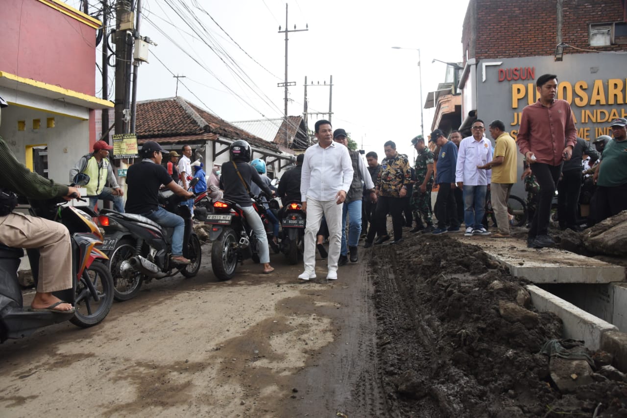 Bupati Sidoarjo Sidak Proyek Betonisasi Kureksari, Tekankan Kualitas dan Ketepatan Waktu