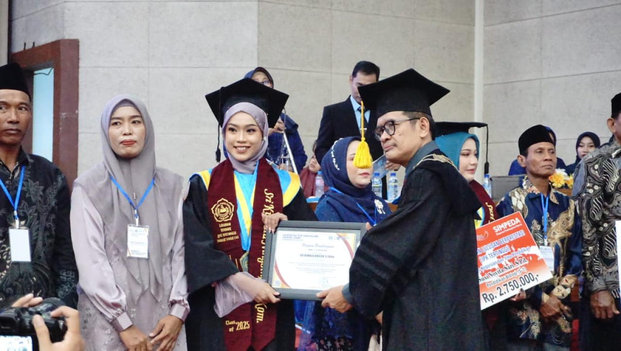Kukuhkan 490 Wisudawan: Unirow Tegaskan Mutu, Integritas Akademik, dan Komitmen Pembangunan Berkelanjutan