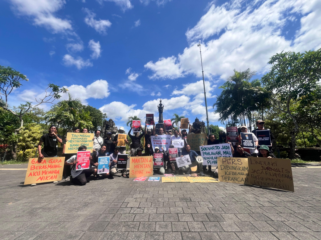 Solidaritas Jurnalis Bali Dukung Tempo, Minta Hakim Tolak Gugatan Mentan Amran Senilai Rp 200 Miliar