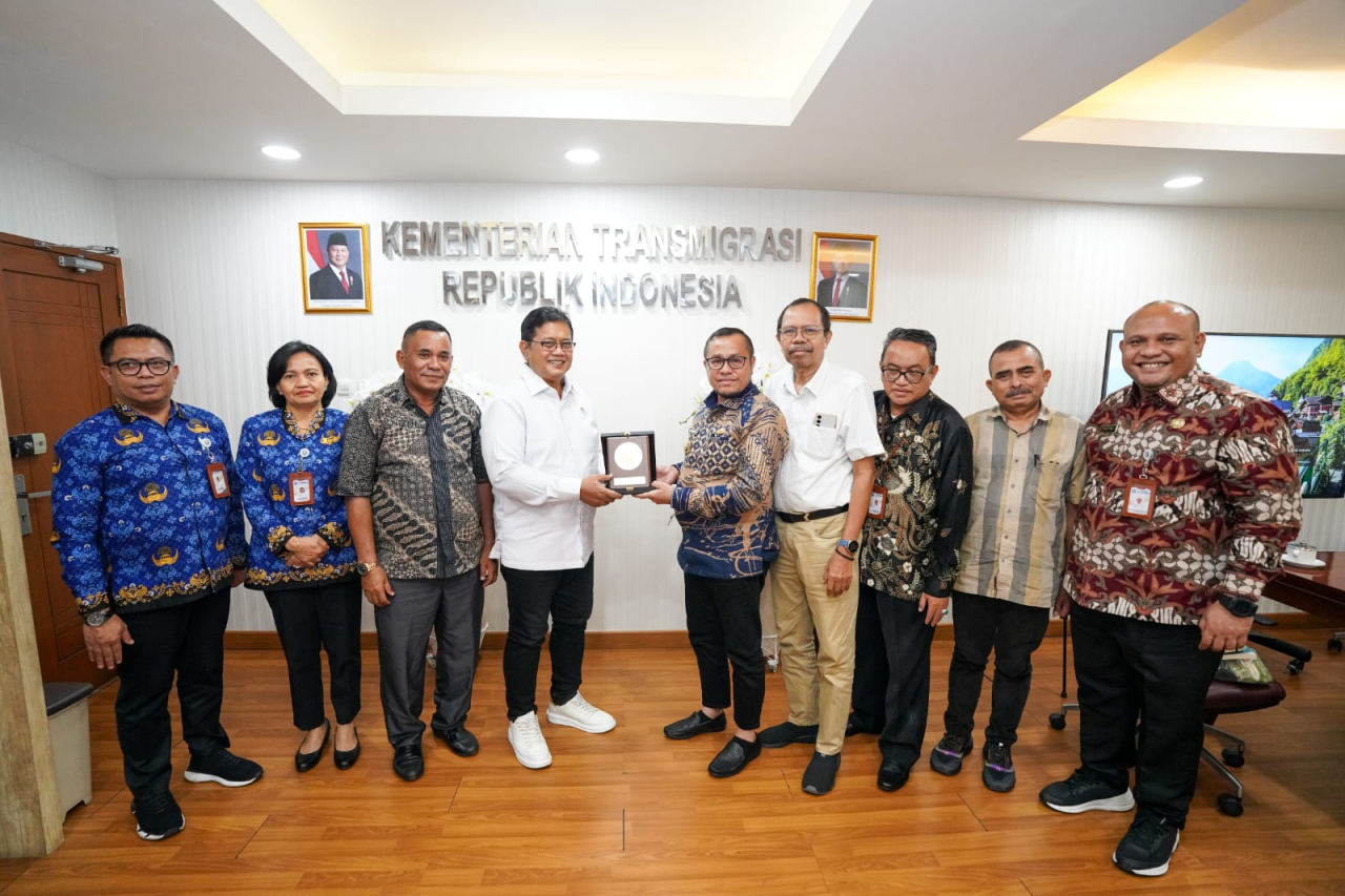 Bertemu Bupati Buru Selatan, Wamen Viva Yoga Dukung Kawasan Transmigrasi Nelayan