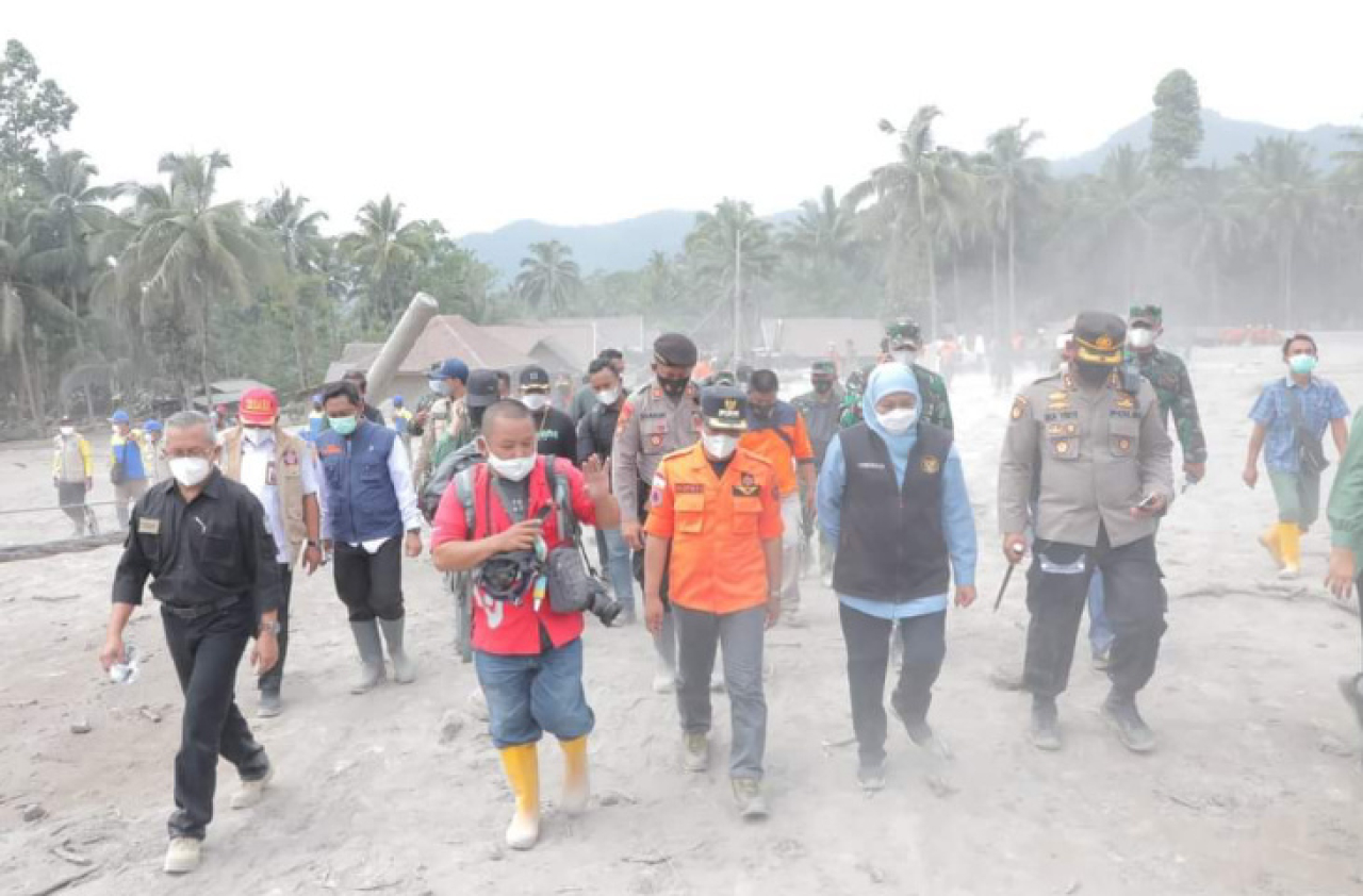 Lagi Erupsi Gunung Semeru
