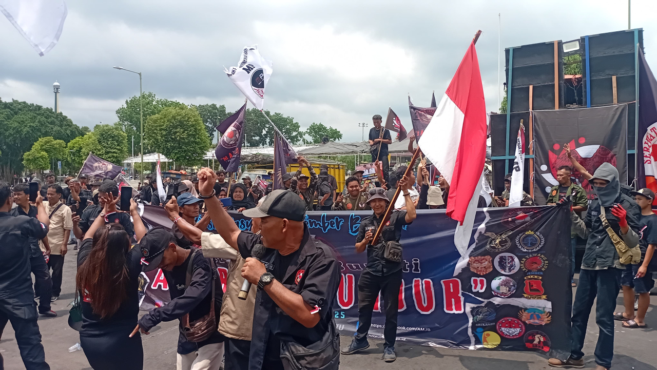 Aliansi Masyarakat Jember Bersatu Tuntut Bupati dan Wakil Bupati Akur atau Mundur