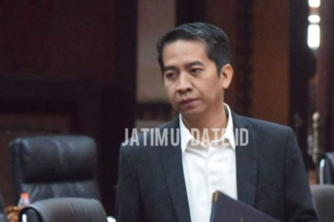 Eri Minta Pemkot Awasi Percepatan Pengerjaan Proyek Drainase di kota Pahlawan