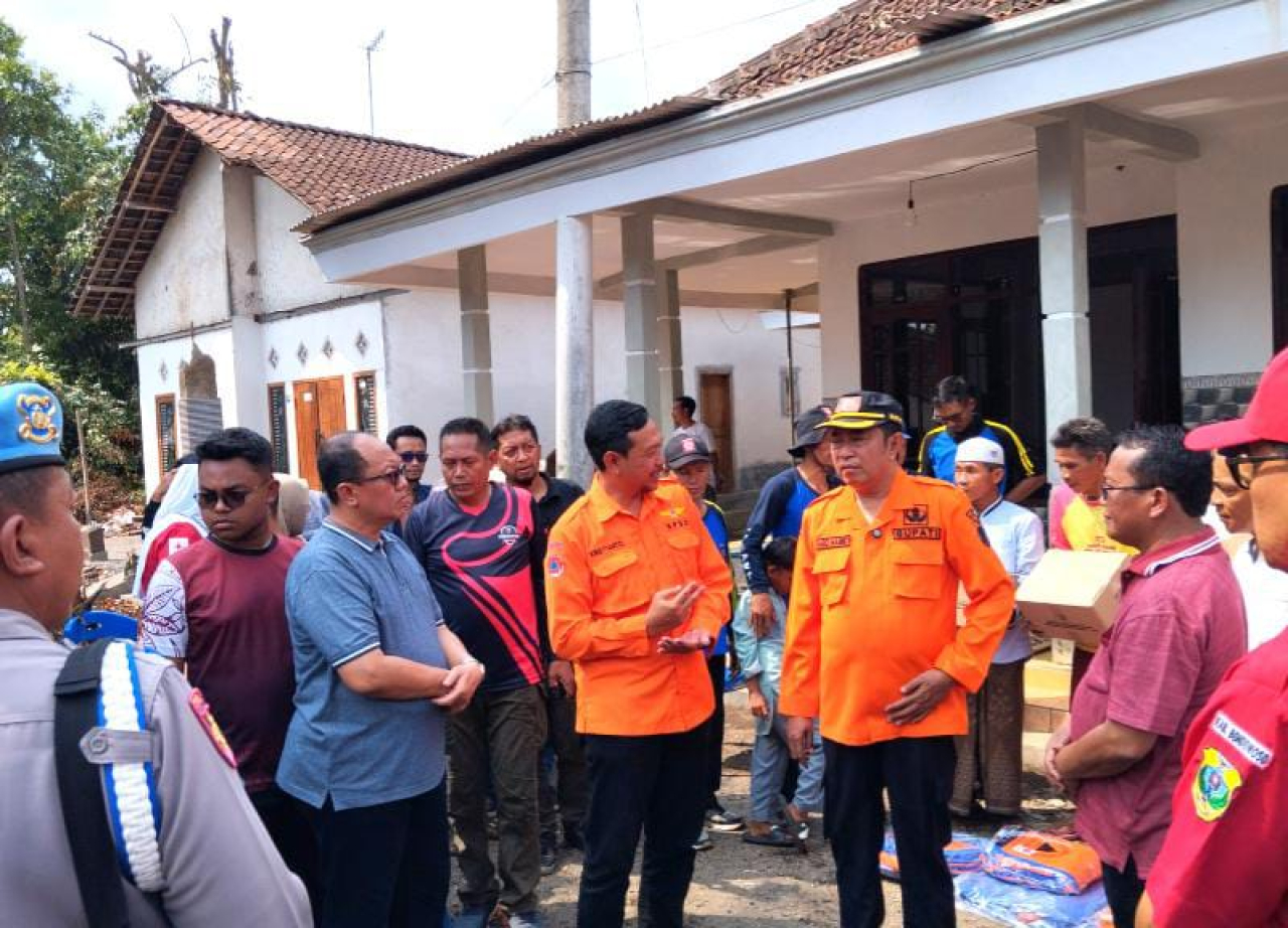 Bupati Hamid Tinjau Lokasi Angin Kencang di Jambesari, 269 Rumah Terdampak