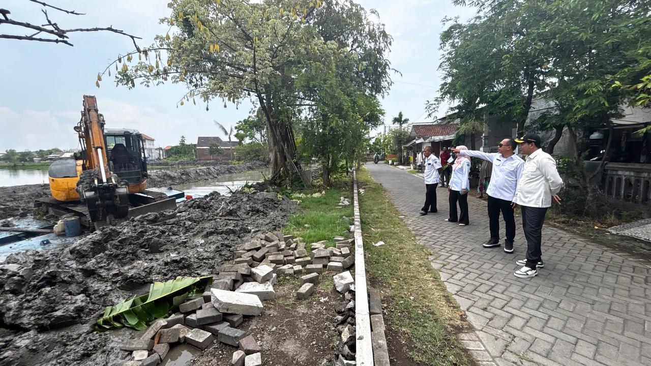 Pemkab Sidoarjo Kerahkan 9 Alat Berat untuk Kebut Normalisasi Sungai