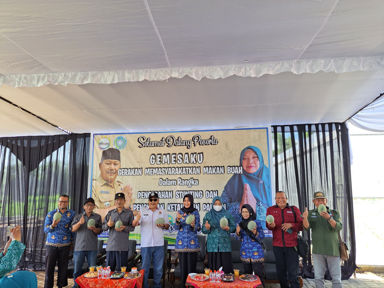 Pemdes Mulyoagung Dorong Budaya Membiasakan Hidup Sehat dengan Makan buah Organik