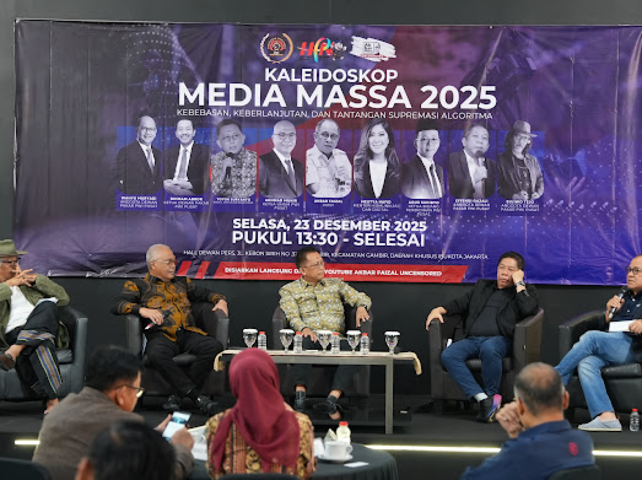 Sejumlah pembicara yang tampak hadir dalam  diskusi "Kaleidoskop Media Massa 2025", di Aula Dewan Pers, Jl Kebon Sirih, Jakarta, Selasa (23/12).