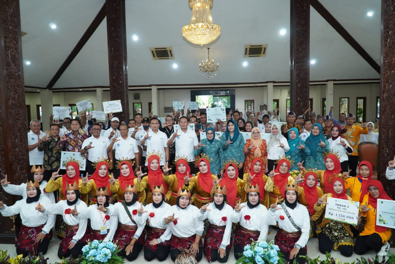Pemkab Lamongan Beri Penghargaan untuk Pejuang Lingkungan di Awarding 2025