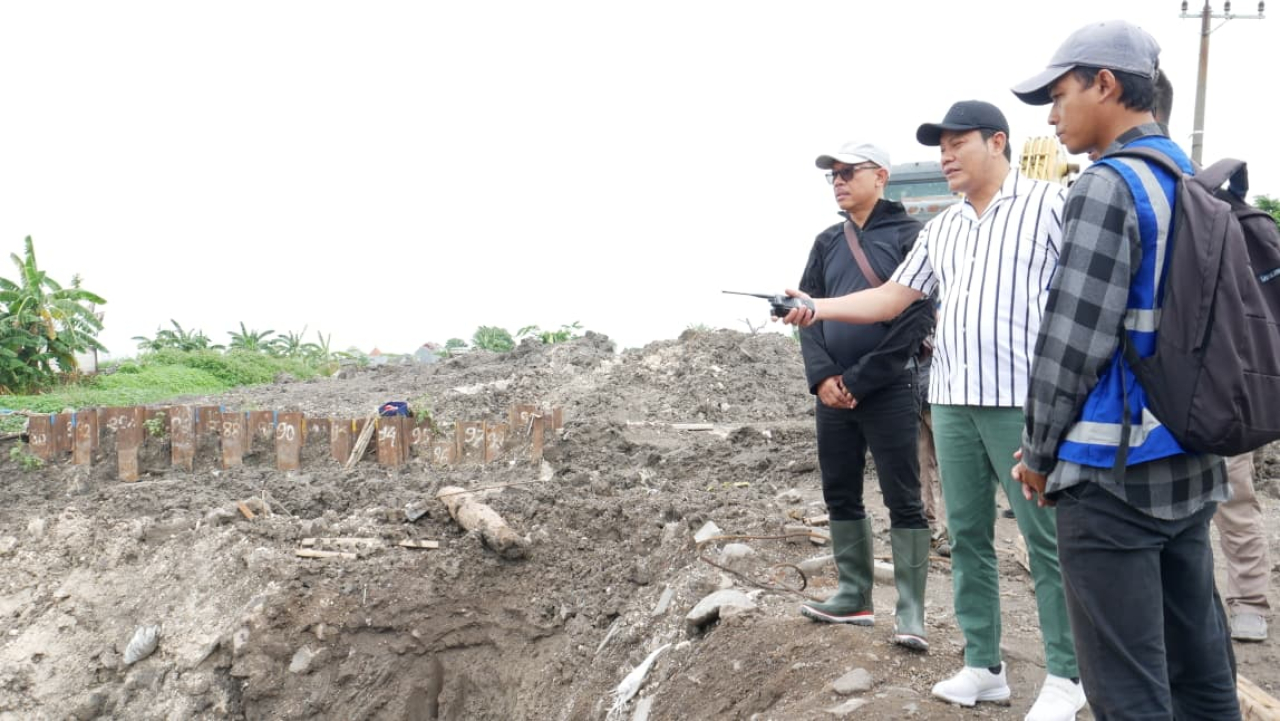 Bupati Sidoarjo Sidak Rumah Pompa, Kontraktor Kedungpeluk Diingatkan Tak Main-main