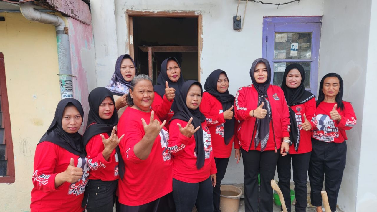 Kawal Perbaikan Rutilahu, Sarinah PDIP Surabaya Hadir di Tengah Kesulitan Warga